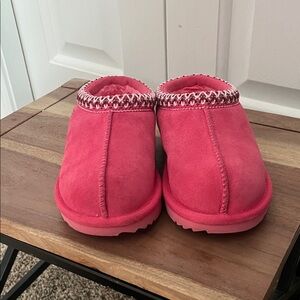 UGG Vibrant Pink Tasmans